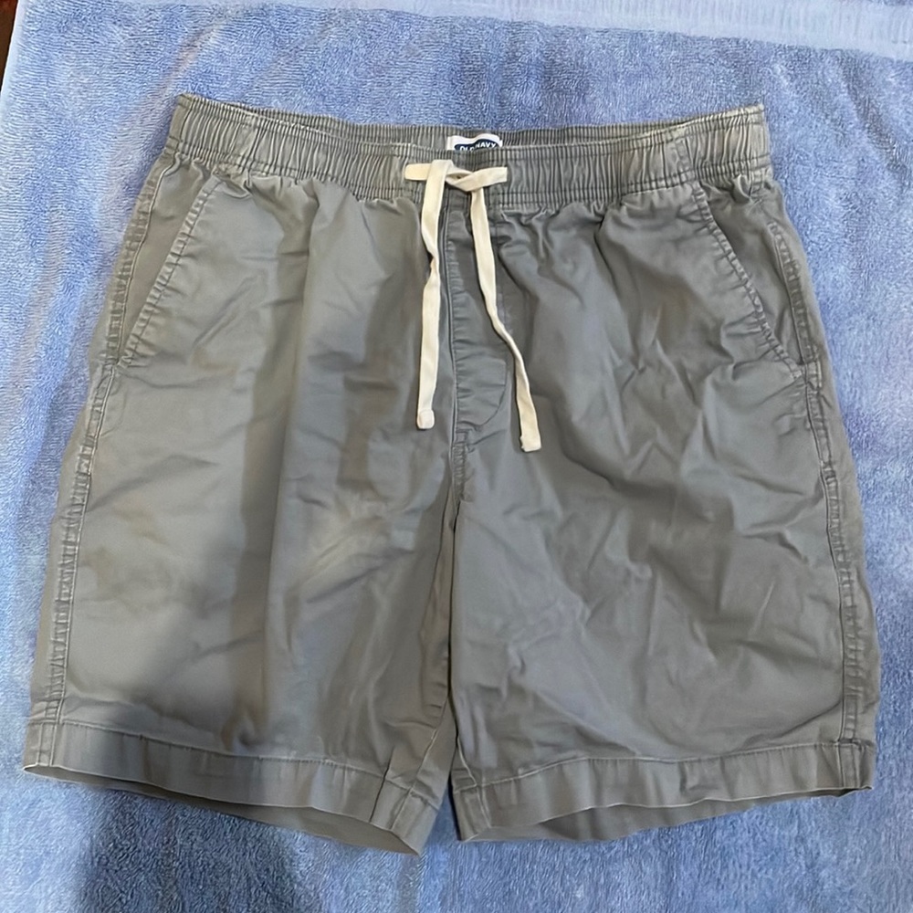Old Navy men’s shorts medium